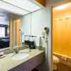 Отель Econo Lodge Inn & Suites, фото 36