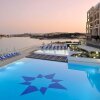 Отель Modern-luxury in Tigne Point w Pool, Best Location, фото 8