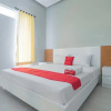 Отель RedDoorz Resort Syariah @ Idelansia Homestay Ciater, фото 32