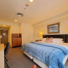 Отель Chic CBD Studio-Aircon-Wifi -Heated Pool, фото 15