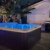 Отель Great Location Private House Pool, Hot Tub, Patio w/ Fire Pit 3br/2ba, фото 7