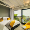 Отель Spacious Apartment With Pool in Camps Bay, фото 7