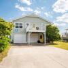 Отель Beach Barracks by Oak Island Accommodations, фото 24