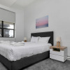 Отель QV Waterfront City Centre Apartment -557, фото 5