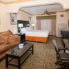 Отель Holiday Inn Express and Suites Bakersfield Central, an IHG Hotel, фото 7
