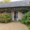 Отель Quaint Holiday Home in Loire France with Garden в Сен-Лоран-Де-Мортье