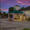 Отель Quality Inn & Suites Hendersonville - Flat Rock во Флэт-Роке