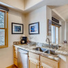 Отель Premiere 2br Townhome - Shuttle To Slopes. Kids Ski Free! 2 Bedroom Condo by RedAwning, фото 10