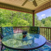 Отель Bluebird's Song by HoneyBearCabins, фото 15