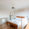 Отель Compton Lodge 5-bedroom house, фото 20