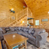 Отель Enchanted View Lodge, 3 Bedrooms, Sleeps 10, Pool Access, Mountain View, фото 12