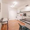 Отель Chic 2BR Near Triangle With King Beds Fast Wifi, фото 8
