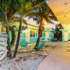 Отель Hollywood Beach Broadwalk Family Vacation Home, фото 14