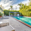 Отель Chateau Hollywood Luxury Home W Private Pool - Sleeps 10 7 Bedroom Villa by Redawning, фото 7