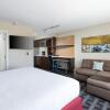 Отель TownePlace Suites Irvine Lake Forest, фото 5