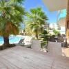 Отель Sea view apartment, 5 mins to the beach, фото 1