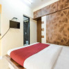 Отель OYO 477 Apartment Bandra East, фото 12