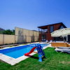 Отель Villa With Pool Jacuzzi and Backyard in Inlice, фото 14