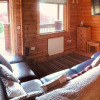 Отель 3-bed Lodge - Sleeps 7 - Hot Tub - Pet Friendly, фото 4