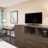 Отель La Quinta Inn & Suites by Wyndham Atlanta Airport North, фото 36