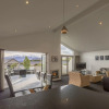 Отель Toodle's Super Six in Wanaka w Mountain Views, фото 7