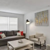 Отель Luxe 2br/1bath, Palm Beach, W/ Free Parking, Outdoor Living Area & Trampoline!, фото 5
