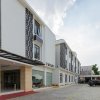Отель RedDoorz Plus near Lippo Mall Kemang 2, фото 1