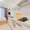 Отель Comfy Studio Room At 31St Floor Sky House Bsd Apartment, фото 4
