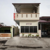 Отель OYO 885 Tangkul Residence, фото 1