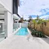 Отель Modern 2 BR with Private Pool and Garden, фото 1