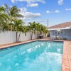 Отель Lake Worth Beach House 3 Bedroom Home by Redawning, фото 12