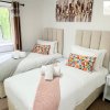 Отель 2 Bed Apartment in Stevenage Hertfordshire By White Orchid Property Relocation Short Lets & Serviced, фото 3