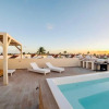 Отель Modern Penthouse With Spacious Rooftop, фото 21