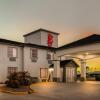 Отель Red Roof Inn & Suites Lake Charles, фото 21