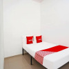 Отель OYO Life 91670 Mannsur Homestay Syariah, фото 4
