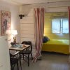 Отель Villa de 5 chambres avec piscine privee jardin clos et wifi a Arles, фото 4