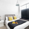 Отель Elliot Oliver - Stylish 2 Bedroom Town Centre Apartment, фото 15