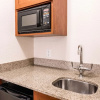 Отель Rodeway Inn & Suites Fll Airport - Cruise Port, фото 36