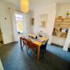 Отель Spacious Victorian family Town House, sleeps 6, near York Centre, фото 4