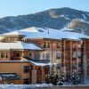 Отель Sundial Lodge by All Seasons Resort Lodging в Парк-Сити