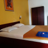 Отель OYO 90490 Hotel Nyi Rindang, фото 6
