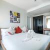Отель D189 - Convenient apartment in The Deck condo, pool, gym and laundry room., Patong, Phuket, Thailand, фото 15