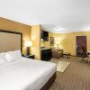 Отель La Quinta Inn & Suites by Wyndham Hot Springs, фото 10