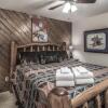 Отель Fort Getaway 3 Bedroom, Hot Tub, Grill, Sleeps 6, TV's, AC, WiFi, Wooded, фото 4