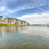Отель Lakefront Condo: Boat Slip + Regatta Bay Amenities, фото 16