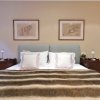 Отель Peaceful 1 Bed Flat Off Sloane Square With Patio, фото 2