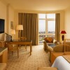 Отель Sheraton Kuwait, A Luxury Collection Hotel, Kuwait City Отель Sheraton Kuwait, A Luxury Collection Hotel, Kuwait City в Кувейте