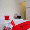 Отель RedDoorz near Alun Alun Kudus 2, фото 23