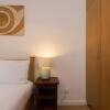Отель 1 Bedroom Apartment in Notting Hill Accommodates 2, фото 1
