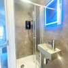 Отель Cloud9 Newly Renovated, Beautiful Ensuite Rooms Near Seafront in Town Centre, Netflix, SuperFast WiF, фото 1